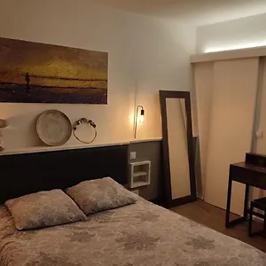 https://le-petit-lazare-cosy-2-pers-balcon-jean-mace.hotels-rhonealpes.com
