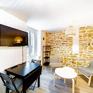 https://le-petit-colbert-studio-cosy-croix-rousse.hotels-rhonealpes.com