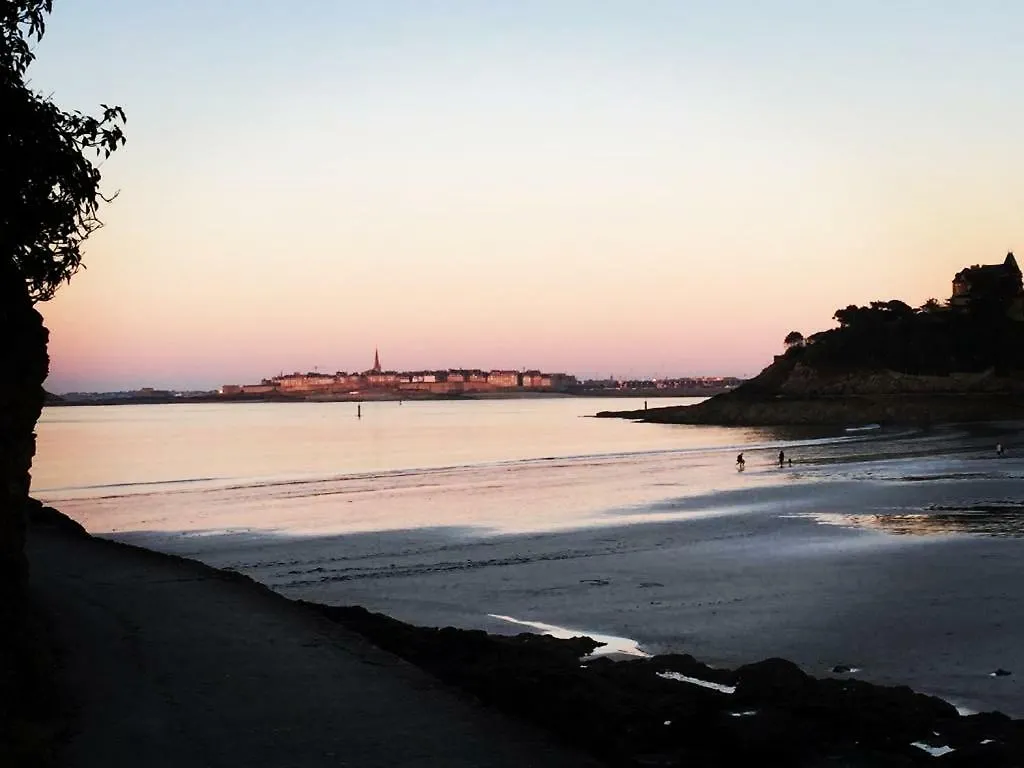 Charmant Appartement Saint Malo Saint Servan 0*, Saint-Malo France